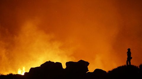 La situaci�n mejora en el incendio de Tenerife aunque todav�a preocupa