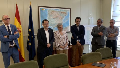 La alcaldesa de Gij�n, Ana Gonz�lez,  tras mantener una reuni�n con el secretario general de Infraestructuras, Juli�n L�pez Milla, y miembros de su equipo en sede ministerial