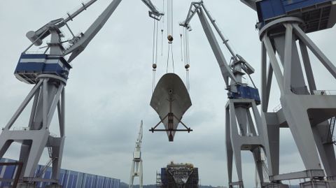 Colocaci�n del bloque de proa de la segunda fragata F-110 en Navantia Ferrol