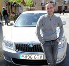 Lorenzo trabaja como taxista desde el a�o 2011.