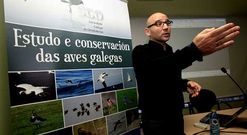 Xabier V�zquez explic� como afect� un parque e�lico de Lugo a una colina de aguiluchos.