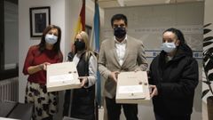 Gabriel Al�n presidi� la entrega de las llaves a las adjudicatarias de los pisos.