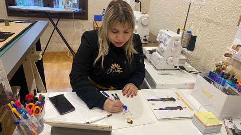 Eli Pedraza realiza a mano cada uno de los diseños