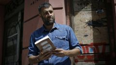 El escritor coru��s asegura estar desbordado por el apoyo que ha recibido