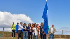 En imagen de archivo, izado de la bandera azul en la praia de As Catedrais