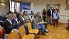 La conselleira María Jesús Lorenzana y el alcalde Ángel Moldes se reunieron este martes con empresarios de Poio