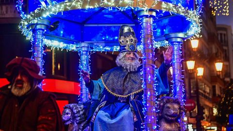 Cabalgata de los Reyes Magos en Oviedo 2025