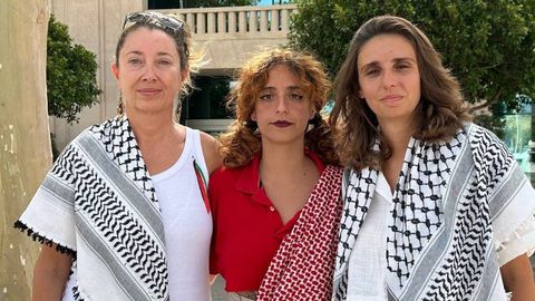 La activista Reyes Rigo, a la izquierda, acompa�ada por las otras dos mallorquinas integrantes de la Global Sumud Flotilla.