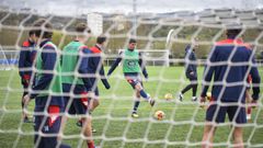 Entrenamiento del Pontevedra CF, Brais Abelenda en el centro de la imagen
