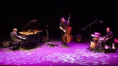 O tro de jazz Sumrr nun concerto recente da sa xira polo 25 aniversario