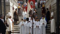 Seis vecinos de Ourense se visten de lanceros, maceros y alguacilillos para dar solemnidad a la cita