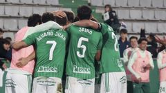 Jugadores del Racing Club Ferrol festejando un gol en A Malata este curso.