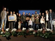 Una nutrida representaci�n de carrilexos acompa�� a Tino y Carolas en la recogida del premio. 
