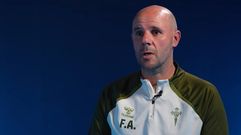 <span lang= gl >O adestrador do Celta Fortuna, Fredi �lvarez.</span>