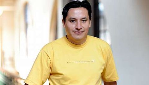 Reinaldo Ortuño coordina un equipo que ha montado tres centros de aislamiento en el país.