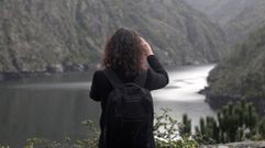 Una visitante fotograf�a un tramo del ca��n del Sil en Sober