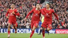 Liverpool.Los jugadores del Liverpool celebran un gol