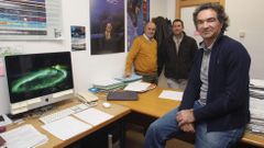 Los investigadores del Departamento de F�sica de la Universidad de Alicante, Jos� Miguel Torrej�n, Jos� Joaqu�n Rodes y Guillem Bernabeu. 