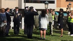 Ofrenda a los polic�as ca�dos en la comisar�a de Vigo