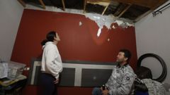 La ruina de la casa contigua impide a Natalia y Jos� Domingo preparar el cuarto de su beb�