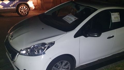 Imagen de un veh�culo inmovilizado por la Polic�a Local de Ribeira