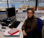 Isabel Rey, con un pastillero semanal.