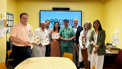 Integrantes del servicio de cardiologa del CHOP pontevedrs, con directivos, en Montecelo