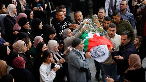 Vecinos de Yenin dan su �ltimo adi�s a la adolescente fallecida en una redada de las Fuerzas de Defensa de Israel.