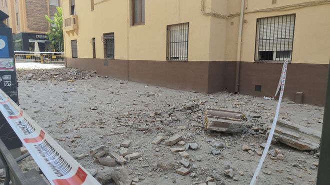 Destrozos en un edificio de Granada tras los terremotos