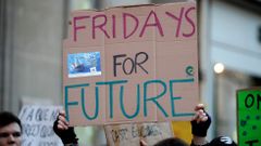 Pancarta en la movilizacion de jovenes en Par�s dentro de los Fridays for Future (Viernes por el Futuro)