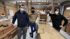 Los tres alumnos del Polit�cnico que este a�o se titular�n como carpinteros