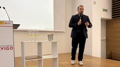 El sumiller Alejandro Paad�n imparti� una cata de a�adas antiguas de Ribeiro