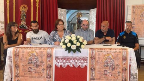 En la presentaci�n intervinieron�el alcalde Javier Sar, el p�rroco Daniel Turnes, la edila de Cultura Sandra Vilela y el artista local y autor del cartel, Diego Calvo