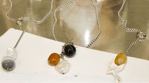 Algunos collares de la colecci�n actual de la tienda