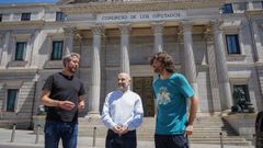Rub�n Arroxo, N�stor Rego y Felipe Rivas delante del Congreso