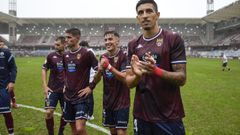 Eimil (en el centro de la imagen) tras el empate contra el cacereo