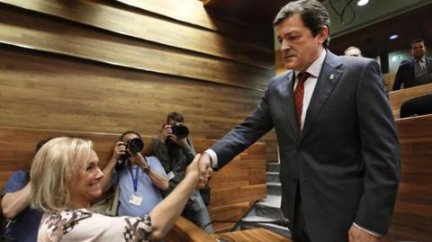 Javier Fern�ndez y Mercedes Fern�ndez en la Junta General