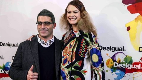 El director general de Desigual, Manel Jadraque, y la modelo Behati Prinsloo