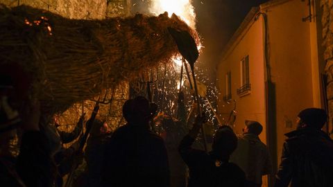 El fuego reina en la Noite dos Fach�s.