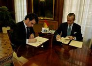 El presidente de la Diputaci�n, Diego Calvo, y el director general de la Guardia Civil, Arsenio Fern�ndez de Mesa