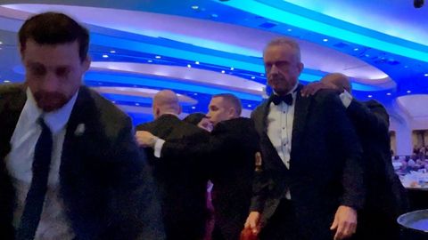 El momento de la evacuaci�n de Donald Trump tras el intento de atentado