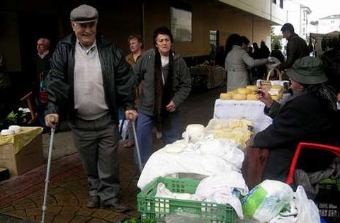 El mercado de excedentes agr�colas se concentra en la llamada zona de la Alh�ndiga. 
