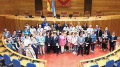 El grupo de Agadea Alzheimer que visit� el Parlamento conoci� la historia de la instituci�n y accedi� a las estancias m�s solemnes del pazo de O H�rreo, incluido el hemiciclo, el cual les hizo especial ilusi�n conquistar.