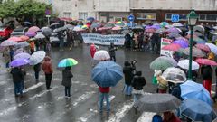 Con motivo del D�a Internacional de Atenci�n Primaria, la plataforma SOS Sanidade P�blica convoc� una concentraci�n delante del centro de salud de Ribeira para demandar que se incrementen los recursos tanto materiales como de personal en los ambulatorios de la comarca.