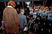 Los afectados volvieron a llenar buena parte del patio de butacas del Teatro Principal.