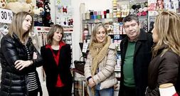 Ayer, en la tienda Kiara, de Viveiro, Méndez, una copropietaria, Loureiro, Llano y la otra copropietaria.