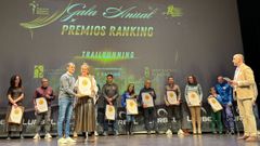 La concejala Silvia Agrafojo recogi&oacute; los galardones concedidos al Trail de Lousame.