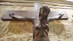 Un Cristo mujer y con los pechos al aire causa sorpresa en Poio