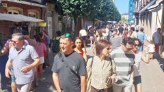 La zona de las Cuatro Calles, arteria del comercio local de Ribadeo, es uno de los puntos de concentracin de gente