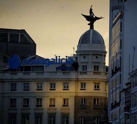 Imagen de la marca comercial de NCG sobre un edificio de los Cantones coru�eses.